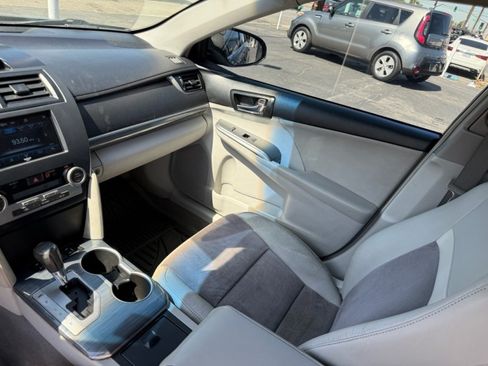 Used 2012 Toyota Camry XLE w/ Leather Pkg FWD image 17