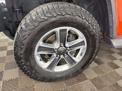 Used 2018 Jeep Wrangler Unlimited Sahara image 29