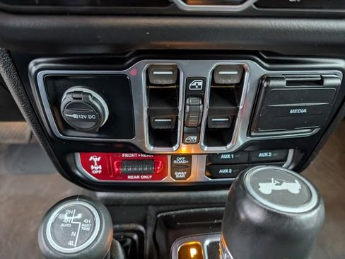 Used 2024 Jeep Wrangler Unlimited Rubicon image 16