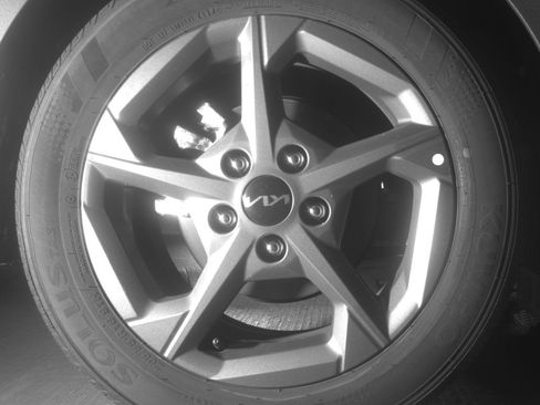 Used 2025 Kia K4 LXS image 15