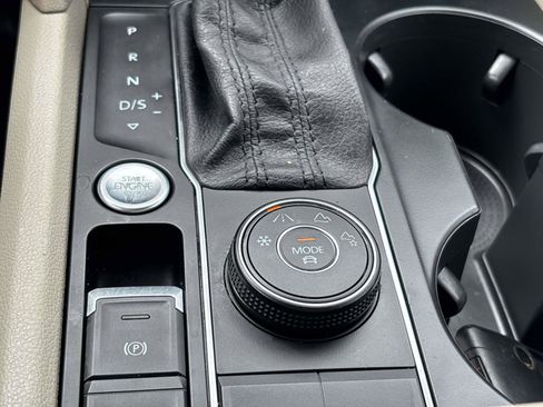 Used 2019 Volkswagen Atlas SE w/ Towing Package image 25