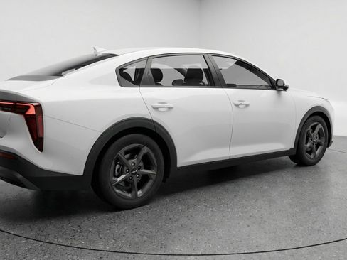 Used 2025 Kia K4 LXS image 9