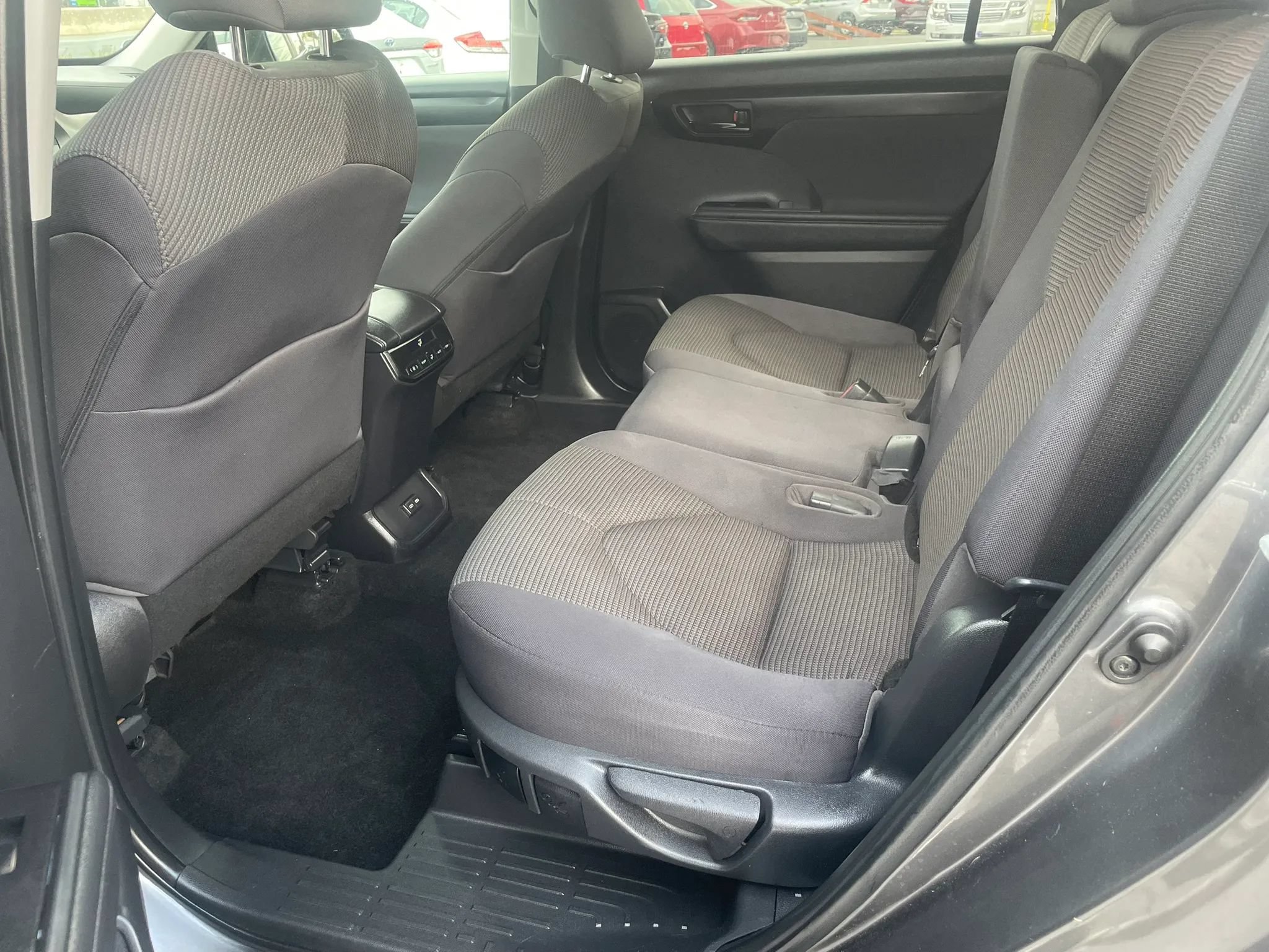Used 2023 Toyota Highlander L FWD image 19