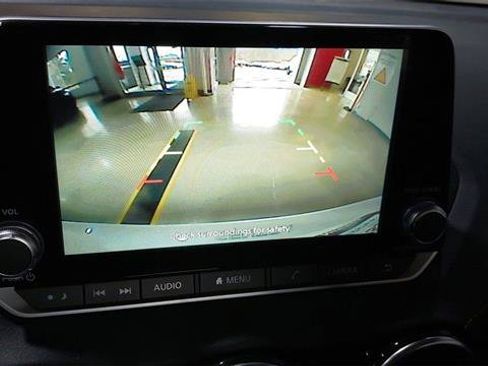 Used 2025 Nissan Sentra SR FWD image 23