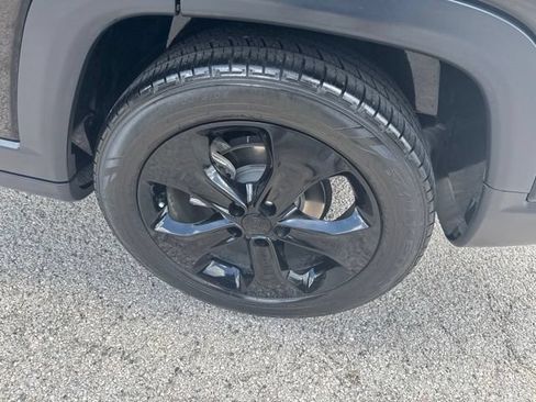 Used 2019 Jeep Compass Latitude FWD image 27