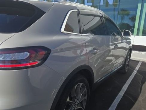 Used 2022 Lincoln Nautilus Reserve w/ Equipment Group 201A image 6