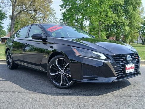 Used 2023 Nissan Altima 2.5 SR FWD image 2