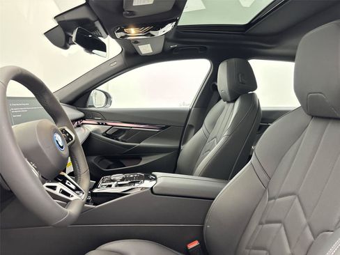 New 2027 BMW i5 eDrive40 w/ M Sport Package RWD image 24