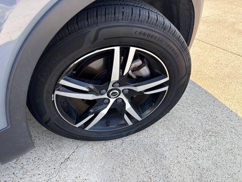 Used 2023 Volvo XC40 B5 Plus AWD/4WD image 16