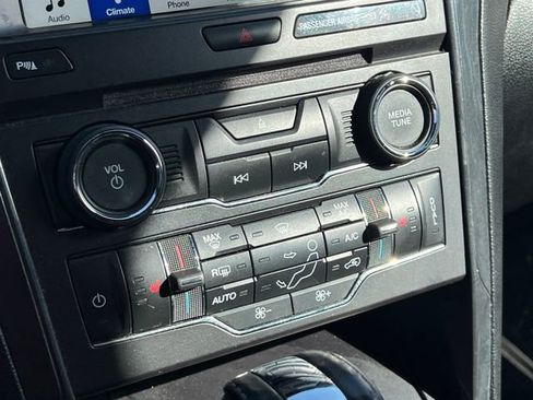 Used 2018 Ford Explorer XLT w/ Equipment Group 202A image 24