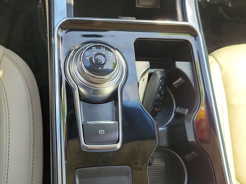 Used 2019 Ford Edge Titanium FWD image 27