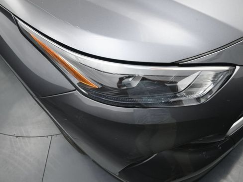 Used 2023 Toyota Highlander XLE AWD/4WD image 10