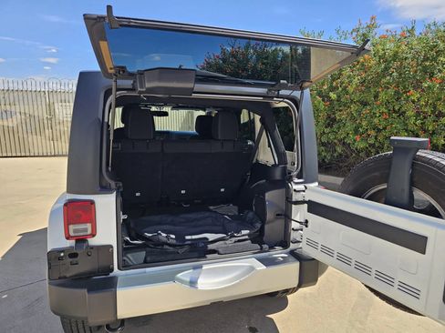 Used 2014 Jeep Wrangler Unlimited Sahara w/ Connectivity Group AWD/4WD image 13