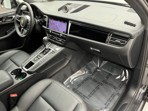 Used 2021 Porsche Macan image 38