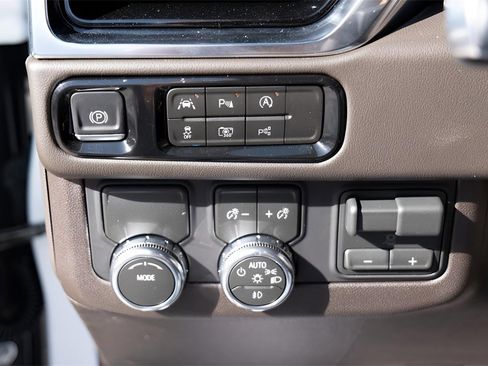 New 2026 GMC Yukon Elevation image 18