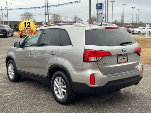 Used 2015 Kia Sorento LX image 3