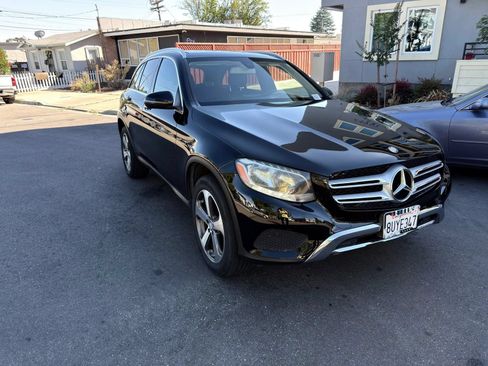 Used 2017 Mercedes-Benz GLC 300 image 3