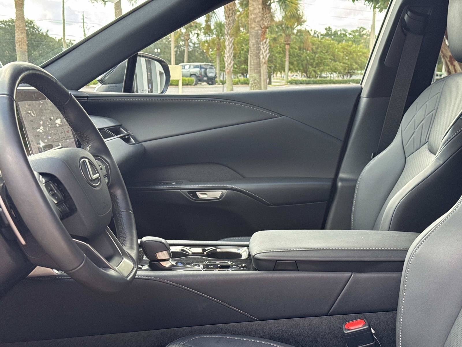 Used 2024 Lexus RX 350 FWD w/ Technology Package image 14