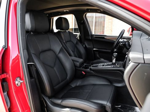 Used 2020 Porsche Macan S AWD/4WD image 35
