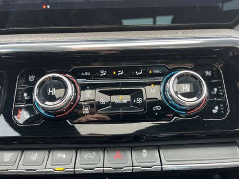 Used 2024 GMC Sierra 3500 Denali w/ Denali Reserve Package image 16