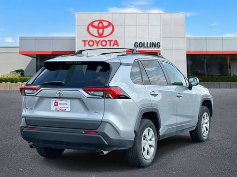 Used 2021 Toyota RAV4 LE FWD image 5