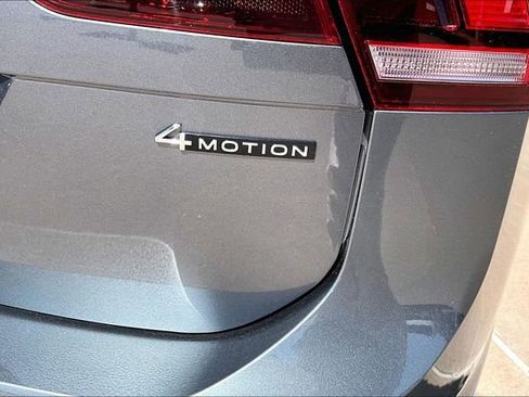 Used 2022 Volkswagen Tiguan S image 33