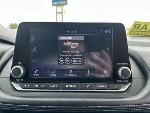 Used 2024 Nissan Rogue S AWD/4WD image 9