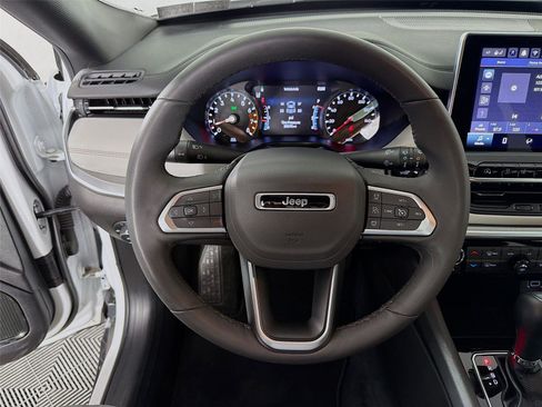 Used 2025 Jeep Compass Limited AWD/4WD image 12
