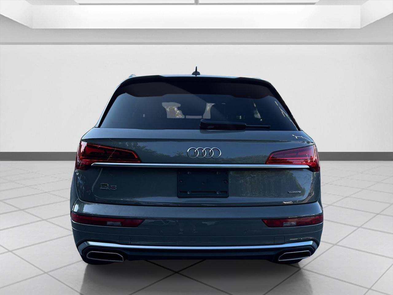Used 2023 Audi Q5 2.0T Premium w/ Convenience Package AWD/4WD image 4