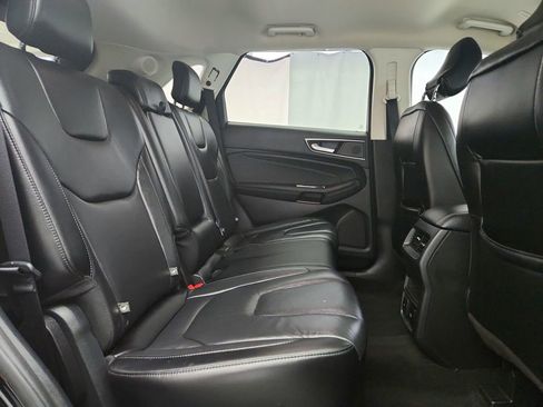 Used 2019 Ford Edge Titanium image 33