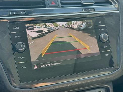 Used 2018 Volkswagen Tiguan SE w/ Panoramic Sunroof Package AWD/4WD image 19