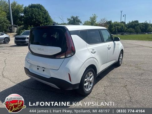 Used 2023 Kia Soul LX w/ Option Group 015 FWD image 5