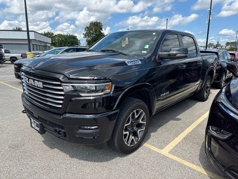 Used 2025 RAM 1500 Laramie AWD/4WD image 1