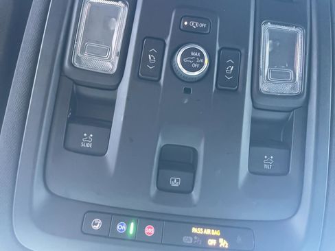 Used 2023 Chevrolet Suburban Z71 w/ Luxury Package image 18