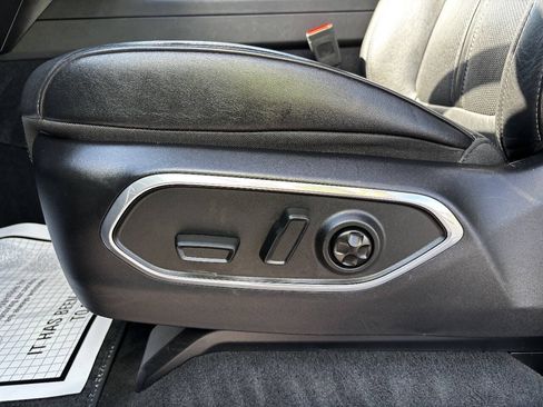 Used 2024 Jeep Wagoneer L Series II w/ Flexible Seating Group RWD image 12