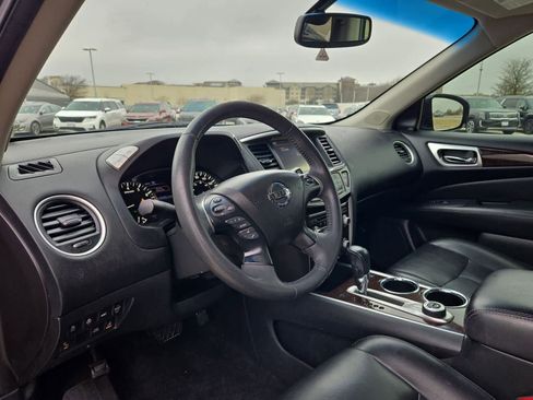 Used 2016 Nissan Pathfinder SL w/ SL Premium Package image 2