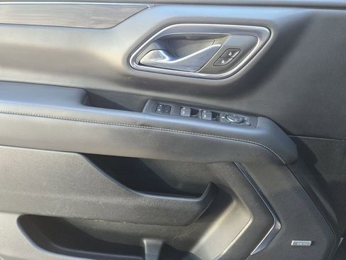 Used 2023 Chevrolet Suburban LT image 18