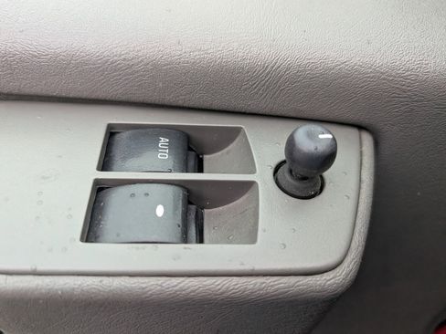 Used 2015 Chevrolet Express 2500 Extended image 19