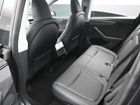 Used 2026 Tesla Model Y Long Range image 25