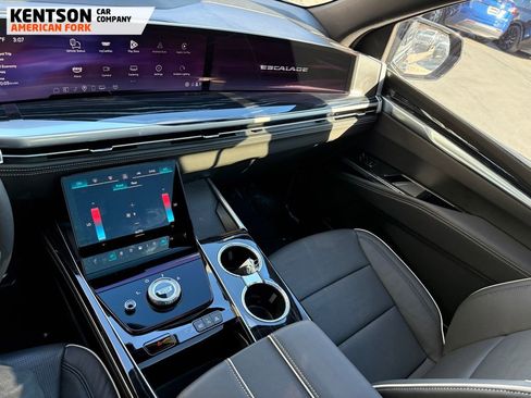 Used 2025 Cadillac Escalade ESV Sport image 28