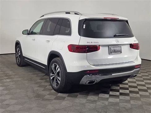 Used 2025 Mercedes-Benz GLB 250 4MATIC image 26