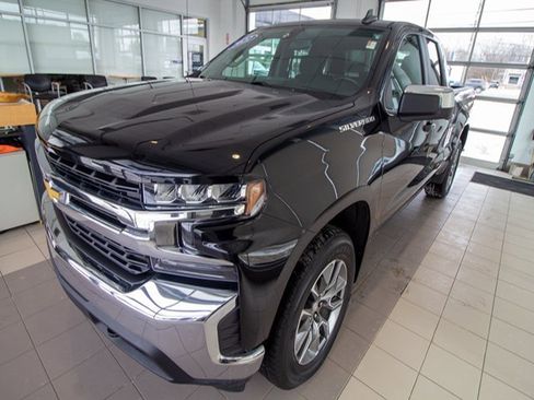 Certified 2022 Chevrolet Silverado 1500 LT image 2