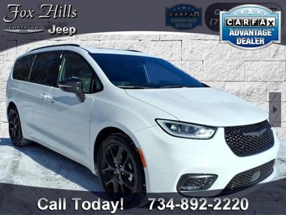 Used 2025 Chrysler Pacifica Limited