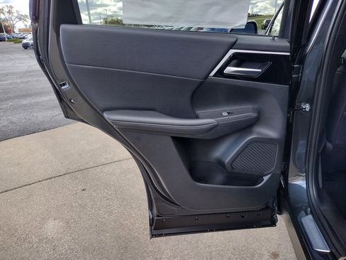 New 2025 Mitsubishi Outlander SE image 30