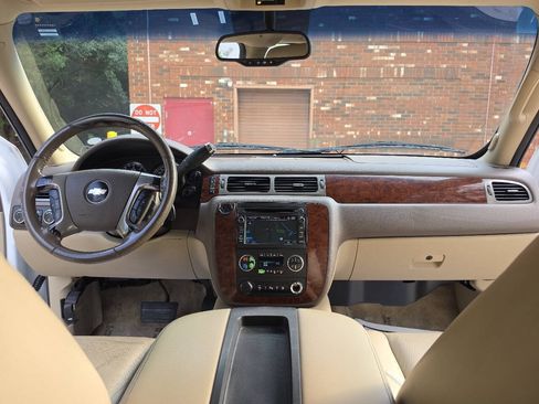 Used 2010 Chevrolet Tahoe LTZ AWD/4WD image 13