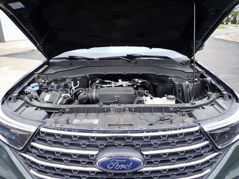 Certified 2022 Ford Explorer XLT w/ Equipment Group 202A image 11