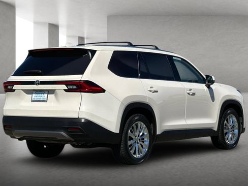 Used 2024 Toyota Grand Highlander AWD image 4