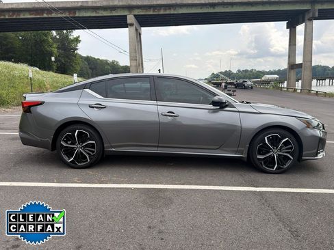 Used 2023 Nissan Altima 2.5 SR FWD image 2