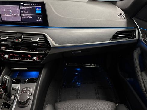 Used 2023 BMW 530e w/ Convenience Package image 29