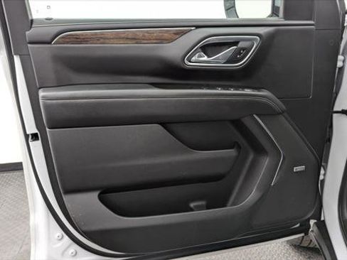 Used 2023 Chevrolet Suburban Premier image 13